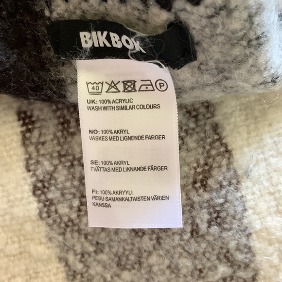 Blanket Scarf Shawl - Picture 3 of 4